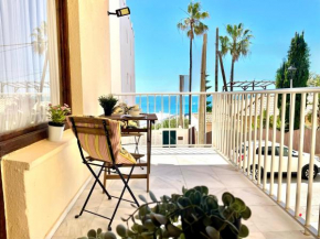 GATU Villa Cielo y Mar junto la playa, terraza , wifi y vista al mar Sólo familias o grupos de mayores de 25 años